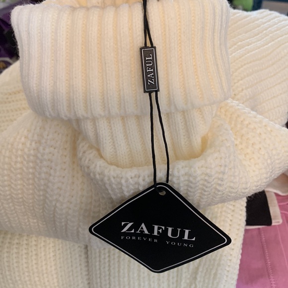 Zaful, Turtleneck sweater crop length, size medium, NWT - Picture 6 of 6